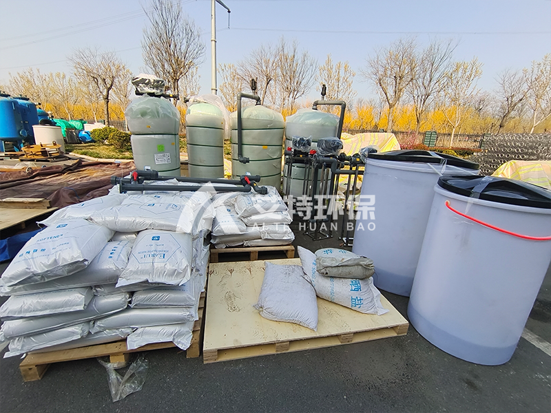 15吨双阀双罐单盐箱连续供水互为备用